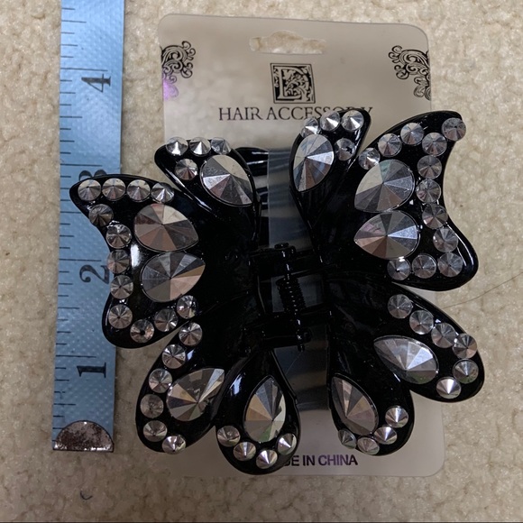 *Host Pick* Large Butterfly Clamp Hair Clip - Picture 1 of 1
